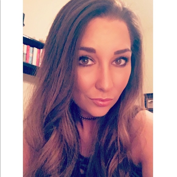 Meet your Posher, Emily - Picture 4 of 4